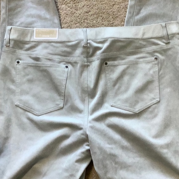 ❤️CHICO’s size “3” knit suede pant in Feature Stone color, jegging. - Picture 3 of 9